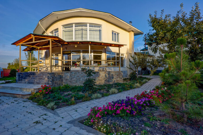 Green Yard Каракол